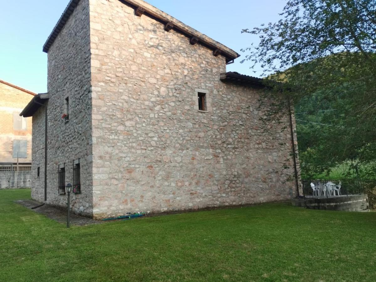 Hotel La Casa Dei Fagiani Foligno Esterno foto