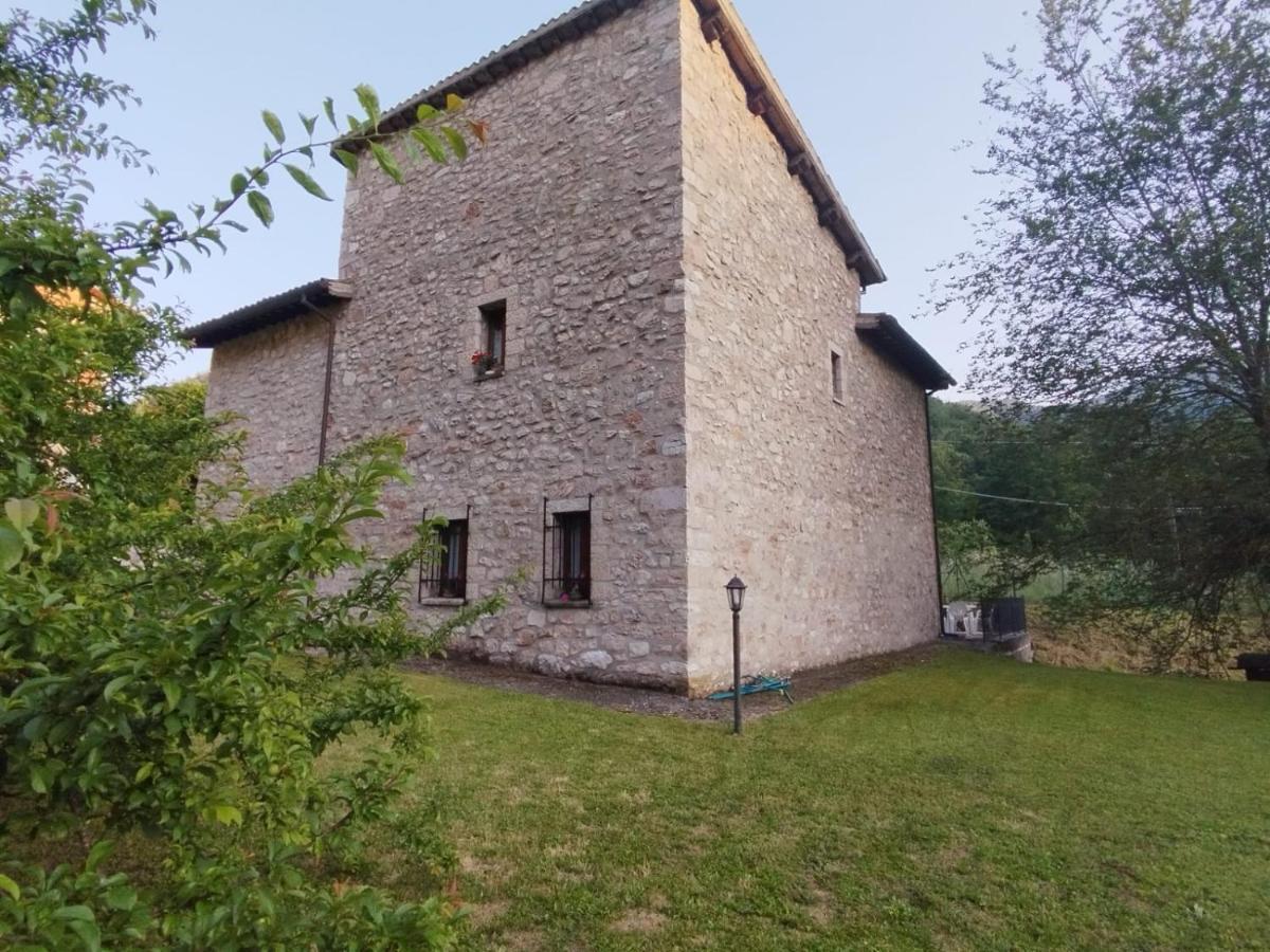Hotel La Casa Dei Fagiani Foligno Esterno foto