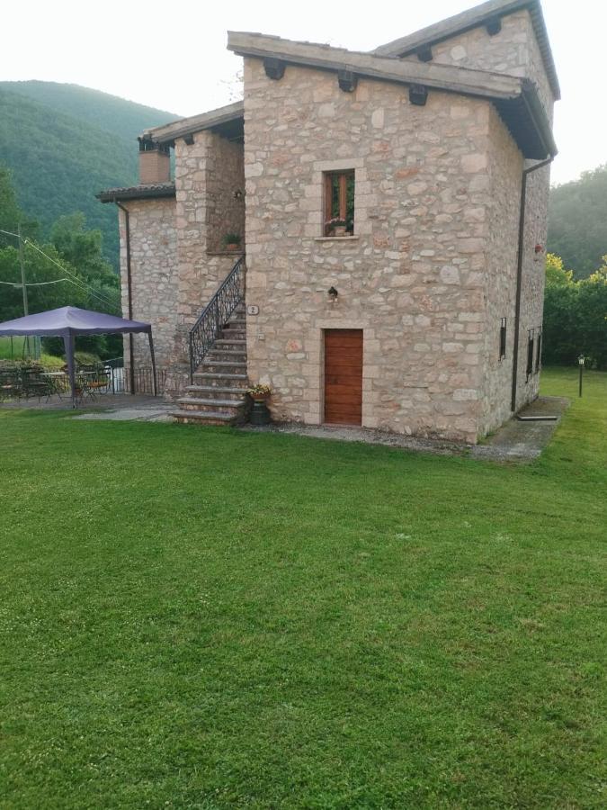 Hotel La Casa Dei Fagiani Foligno Esterno foto